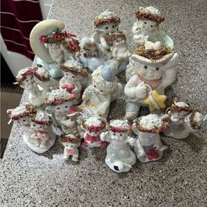 I am selling a variety of dreamsicle figurines